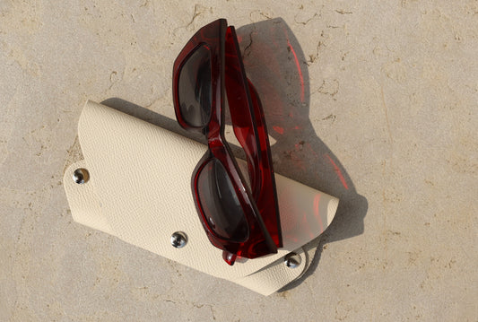 Étui à lunettes en cuir : l'accessoire indispensable pour protéger vos lunettes avec élégance
